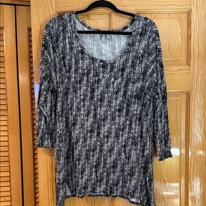 Kenar Black and White Tunic Top